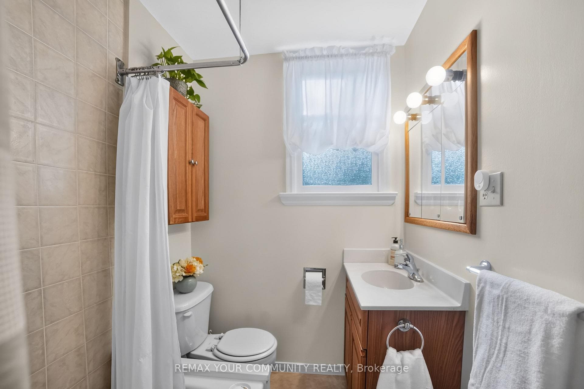223 Richmond Street photo 9