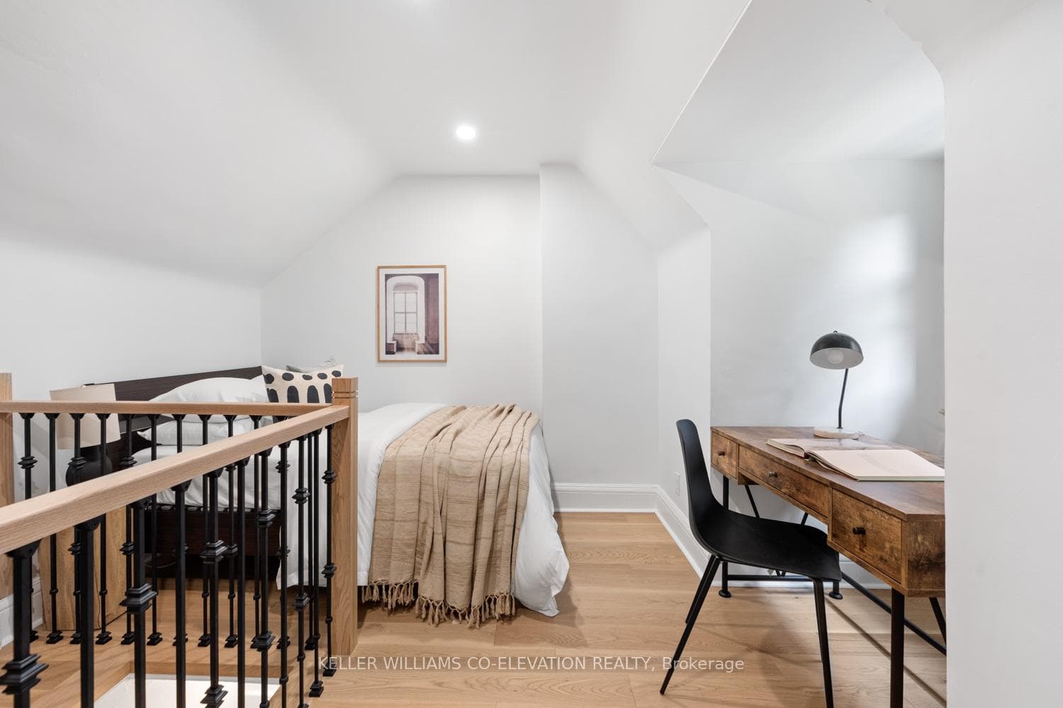 930 Manning Avenue photo 31