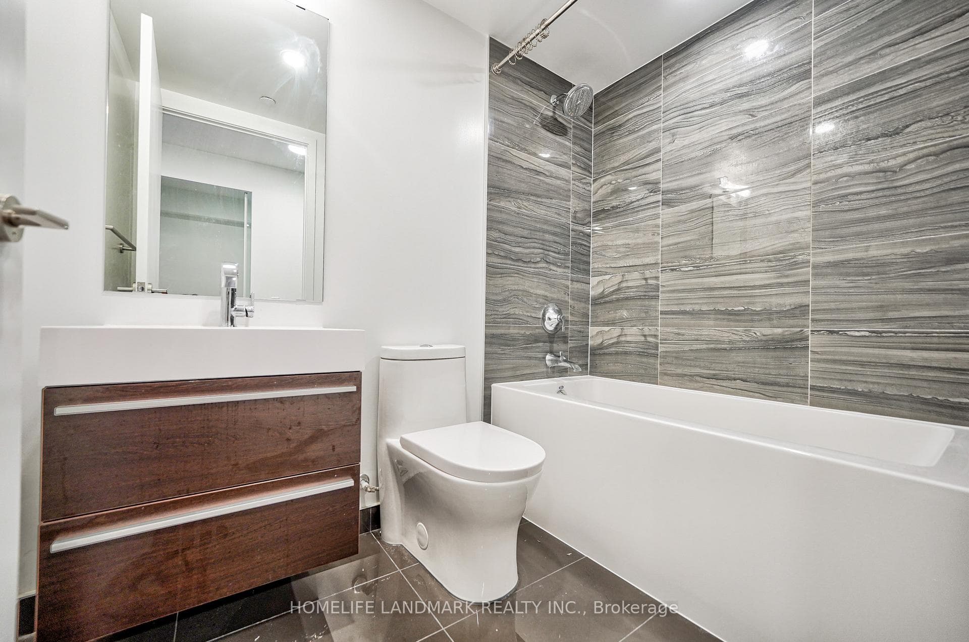 39 Roehampton Avenue Unit 3702 photo 7