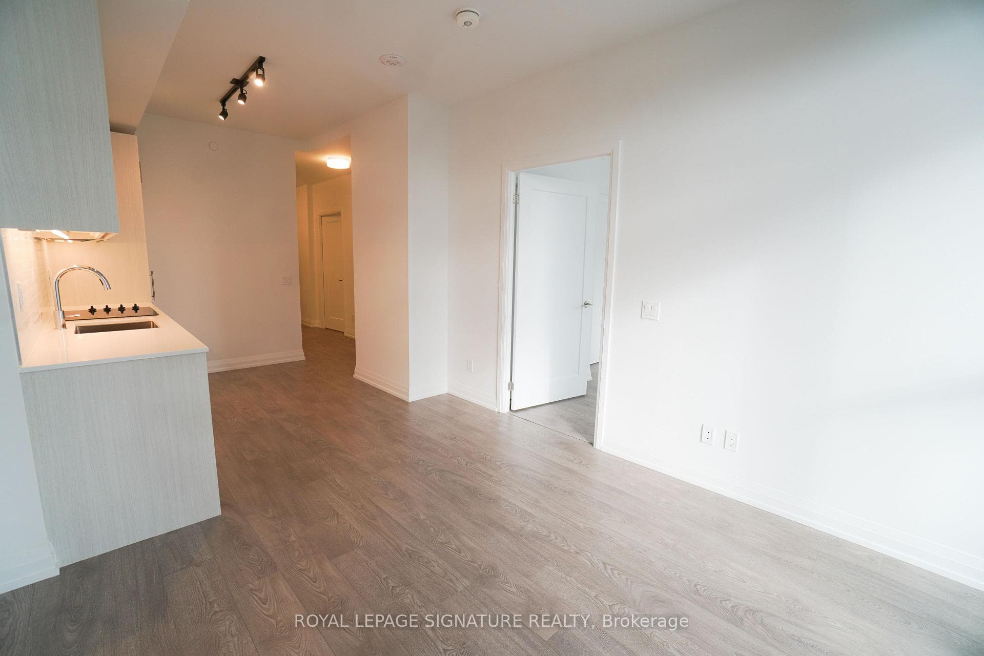 286 Main Street Unit 809 photo 9