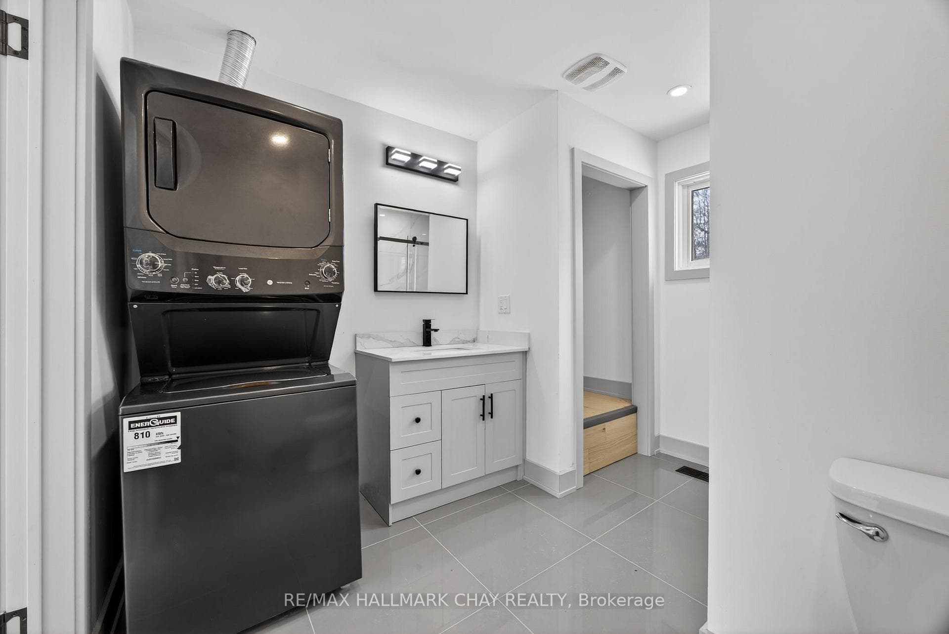 5277 5th Side Road Unit B photo 13