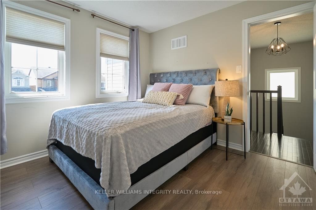 540 DUNDONALD Drive photo 22