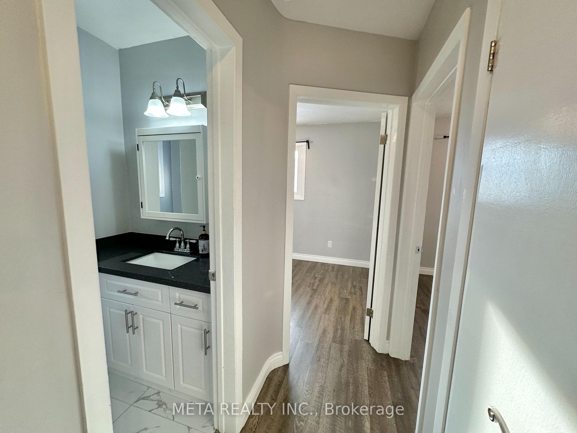 1398 Lakefield Street photo 10