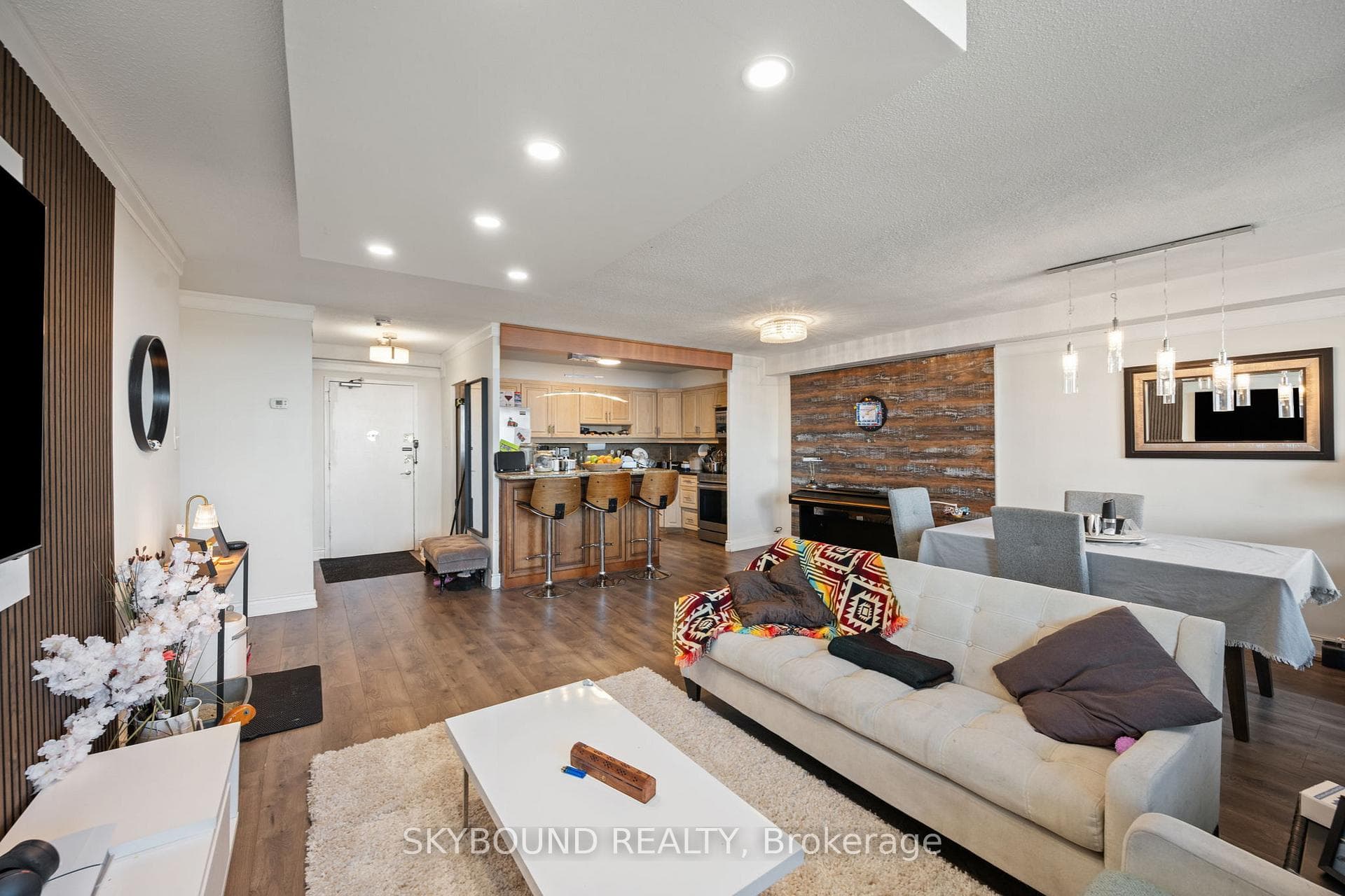 15 La Rose Avenue Unit 1510 photo 13