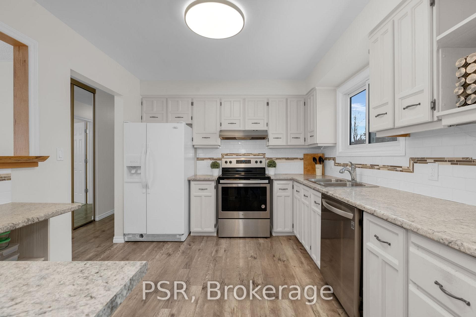 54 Lankin Boulevard photo 8