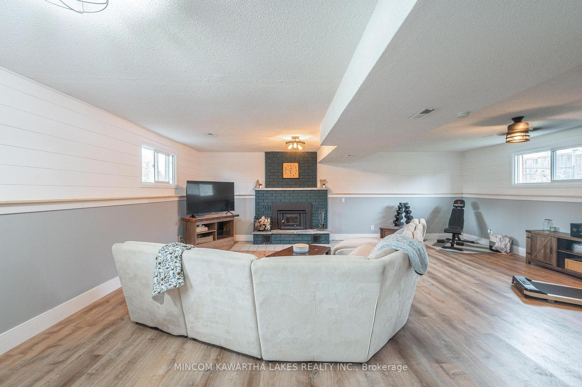 944 Blue Jay Street photo 29