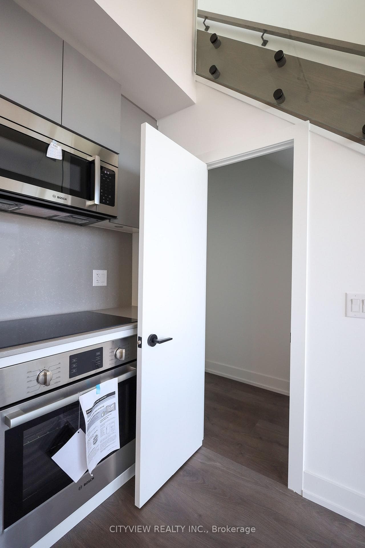 270 Dufferin Street Unit PH5 photo 13