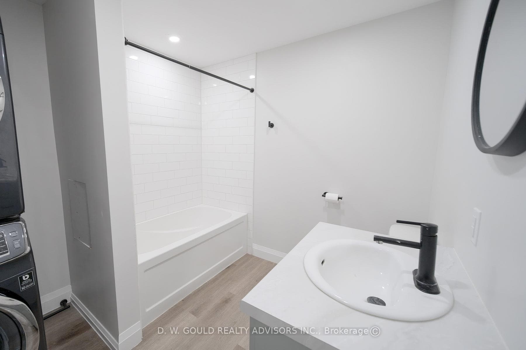 330 William Street photo 23