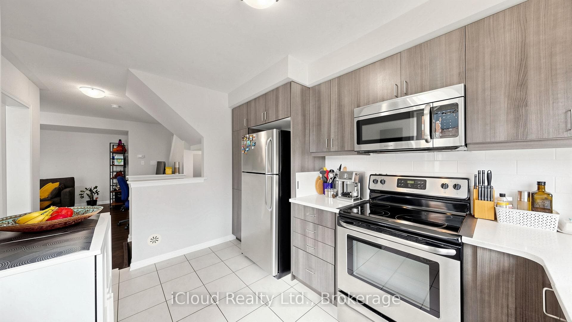 118 Baycliffe Crescent photo 8