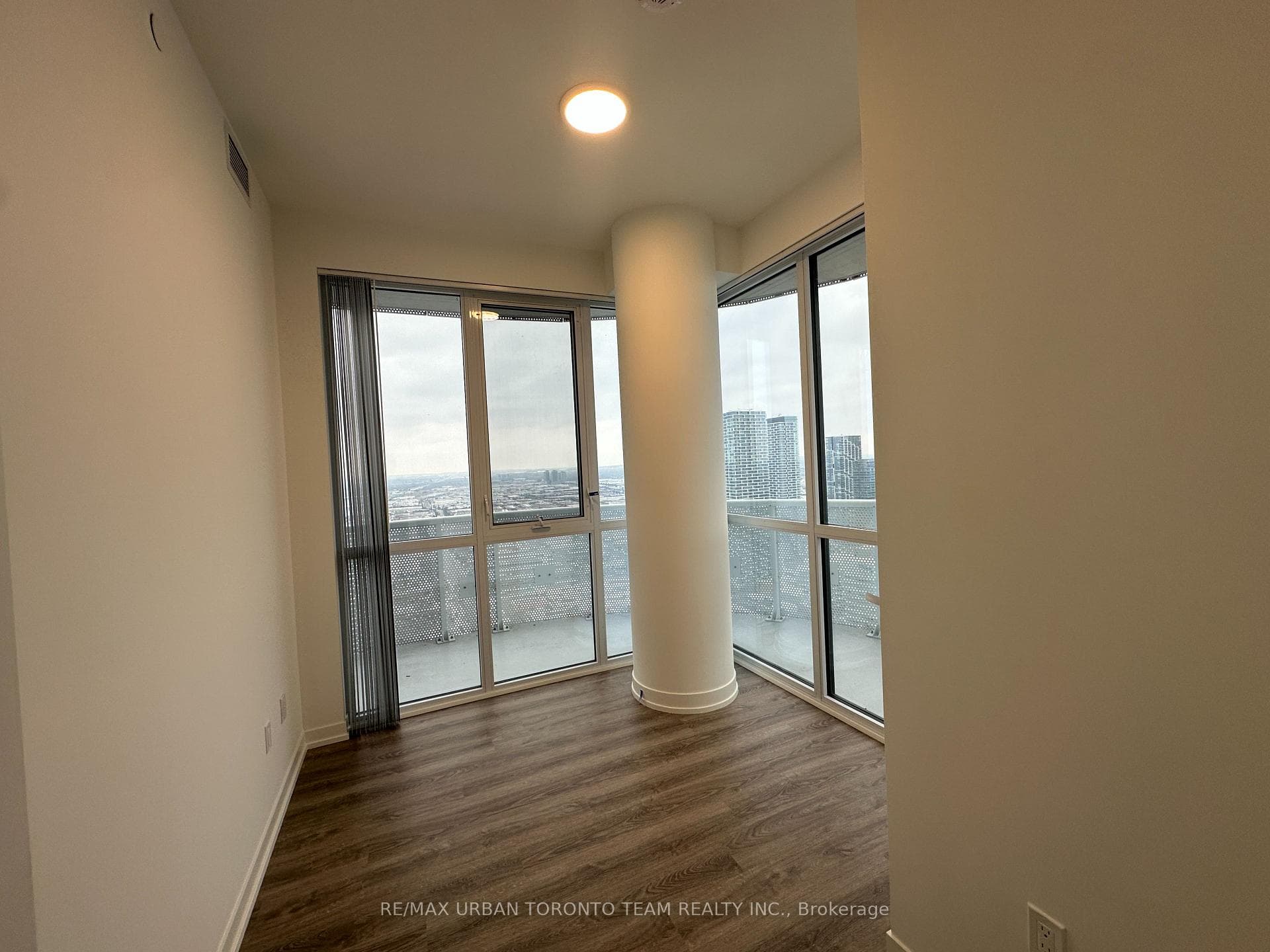 8 Interchange Way Unit 4906 photo 7