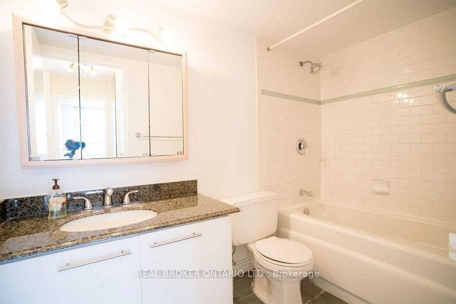 633 Bay Street Unit 2021 photo 12