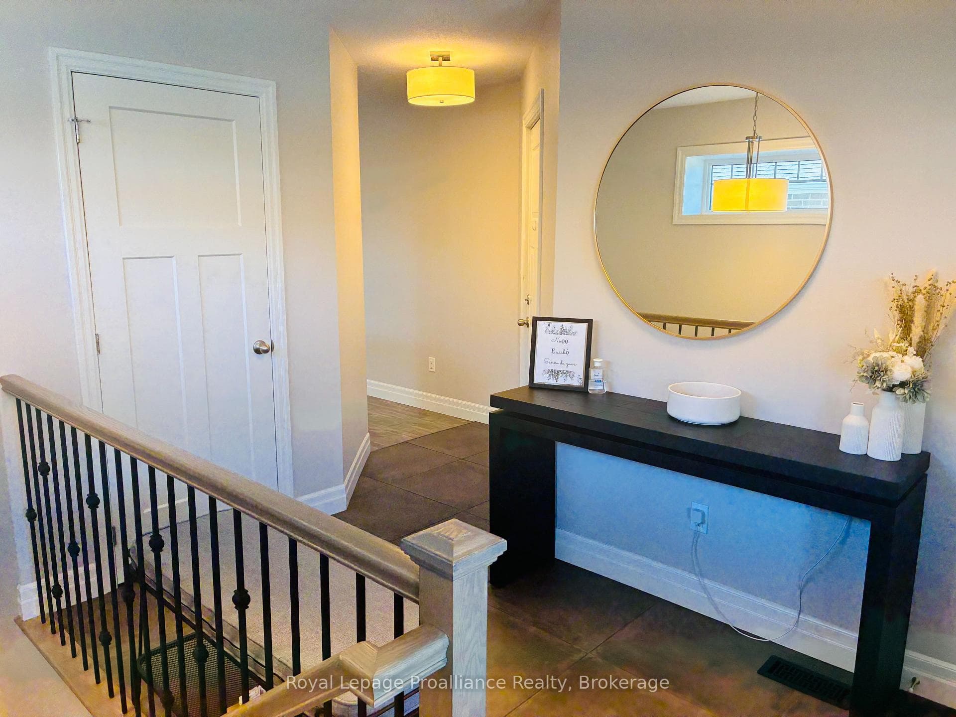 48 Mercedes Drive photo 4