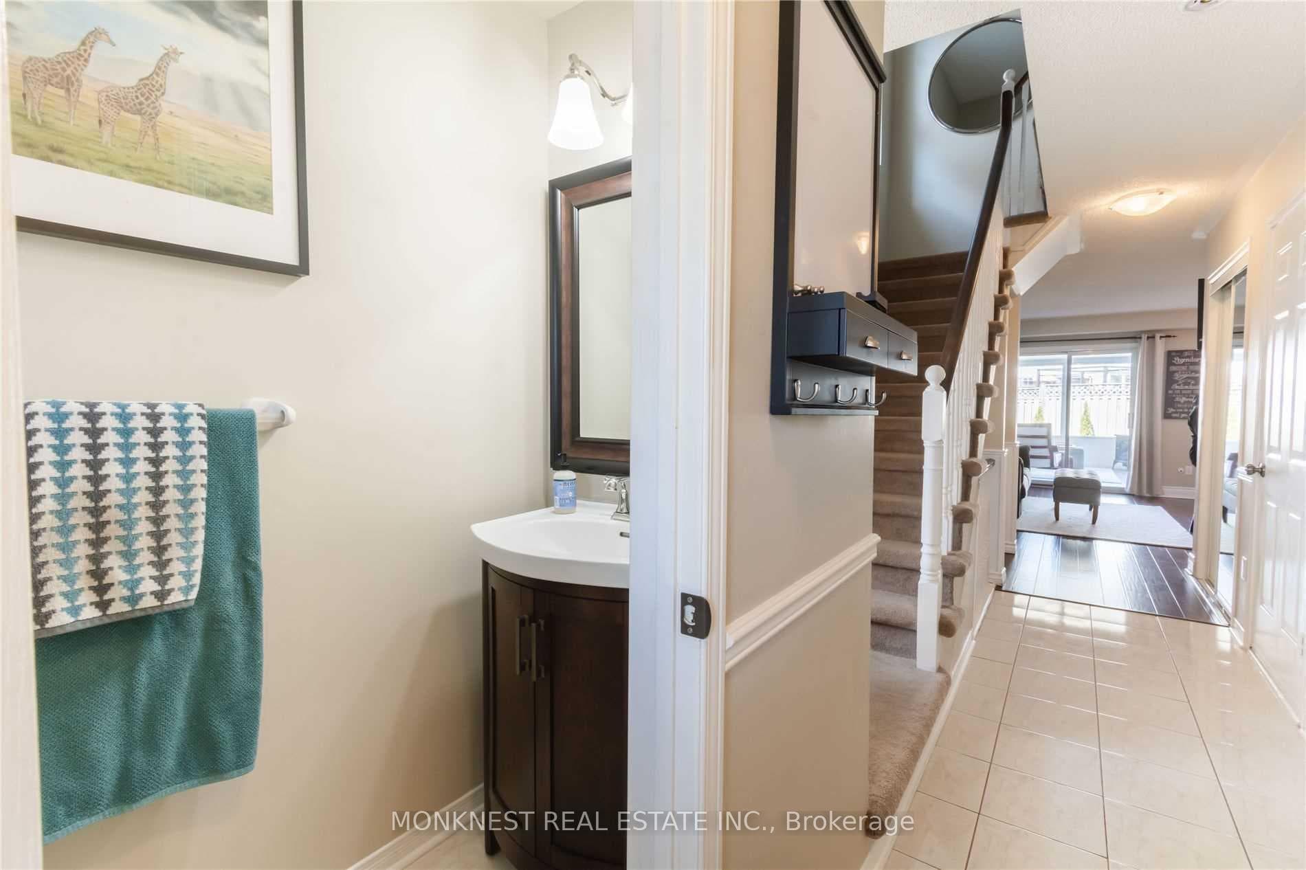8 Thornlodge Drive photo 3