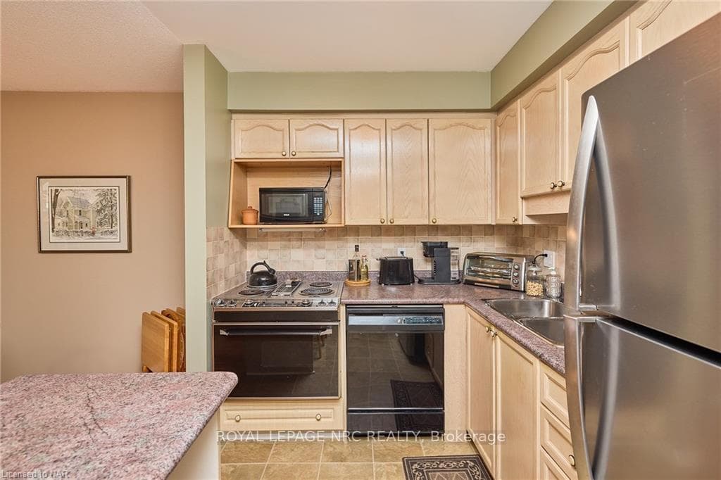 102 Woodside Square photo 21