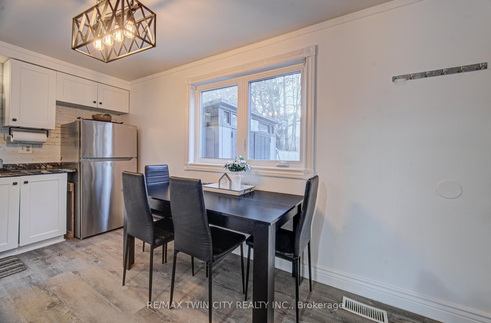 150 Glamis Road photo 5