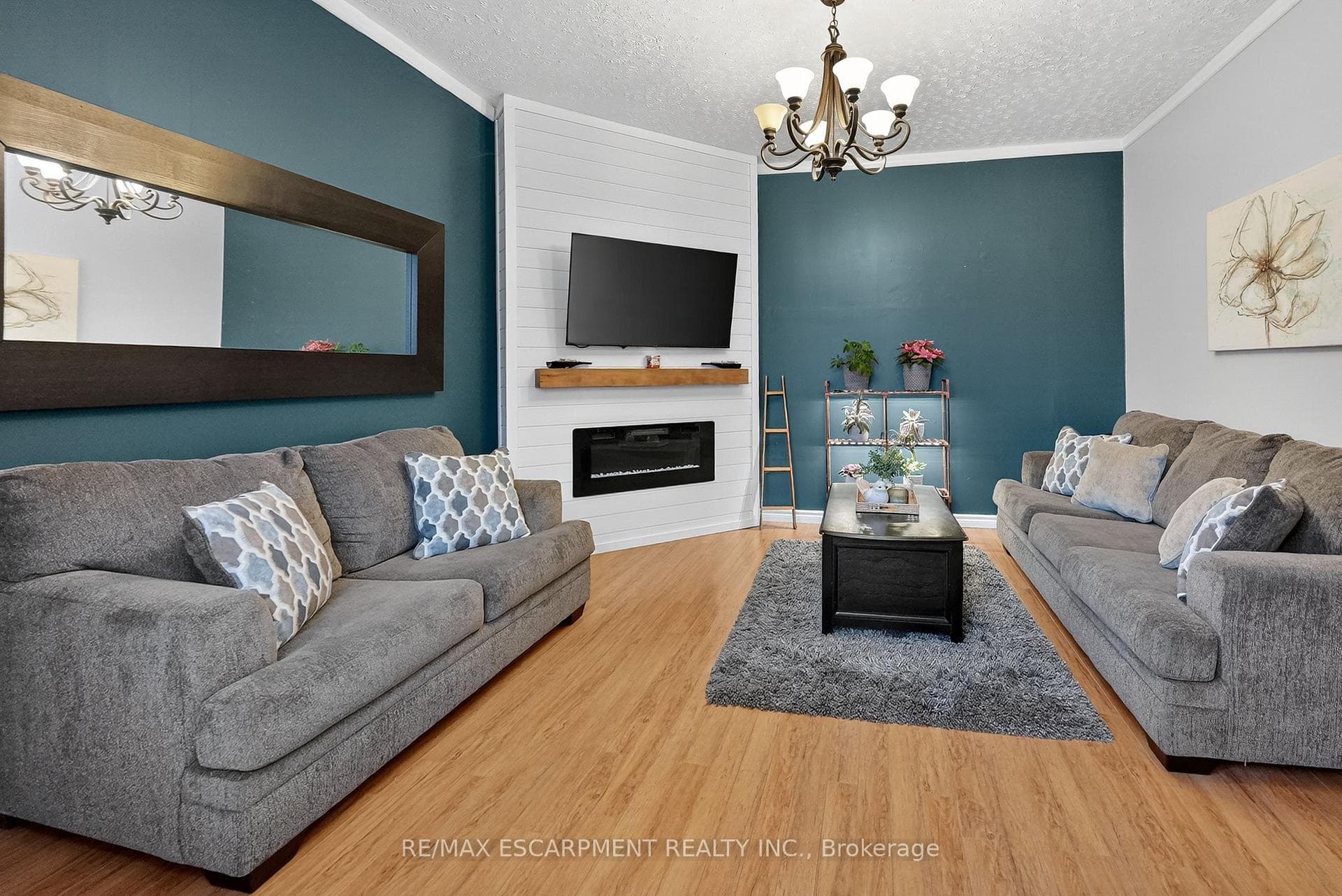 Main Level - Living Room
