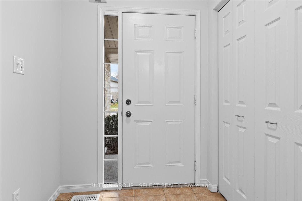115 TEMPLEWOOD Drive photo 4