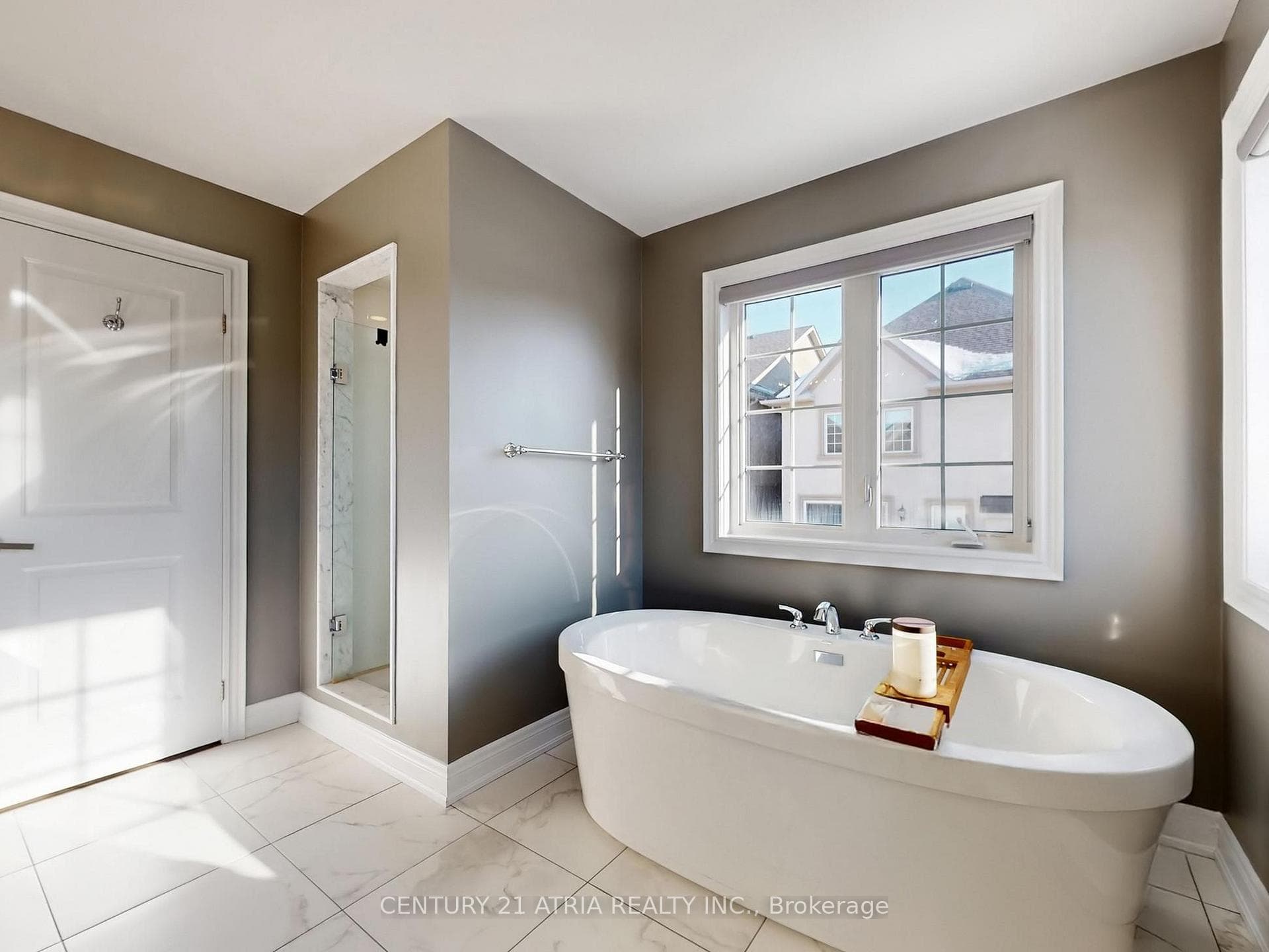 160 Mondial Crescent photo 26