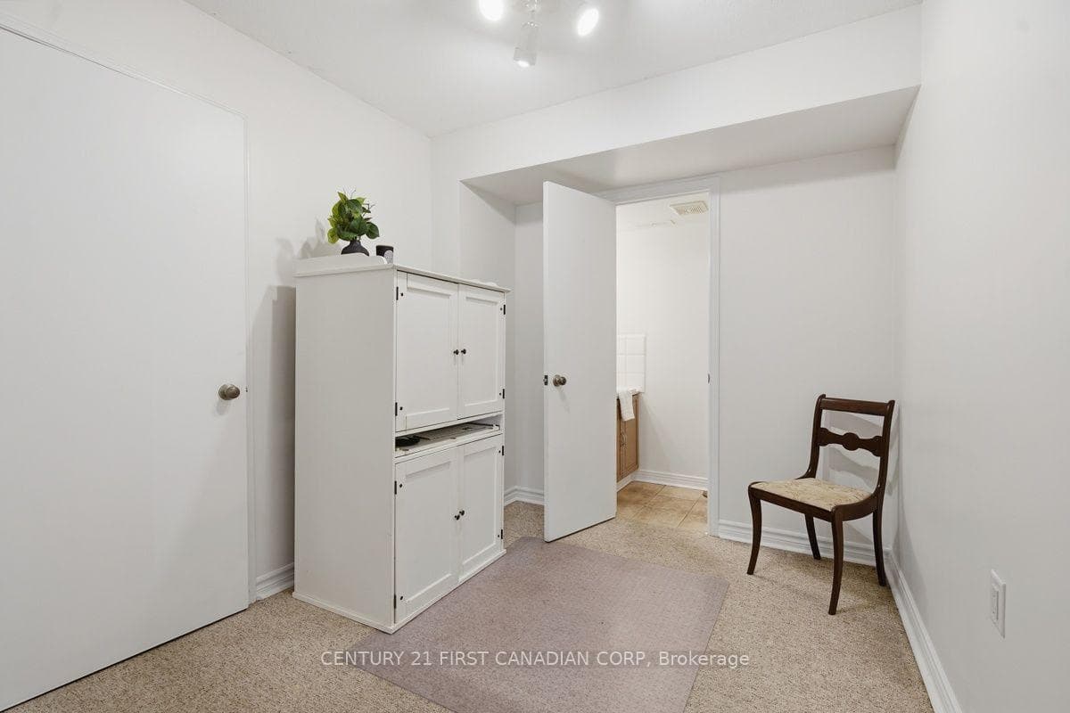 46 Ski Valley Crescent photo 17
