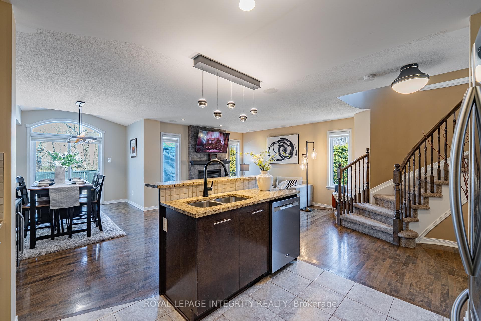 349 Celtic Ridge Crescent photo 13