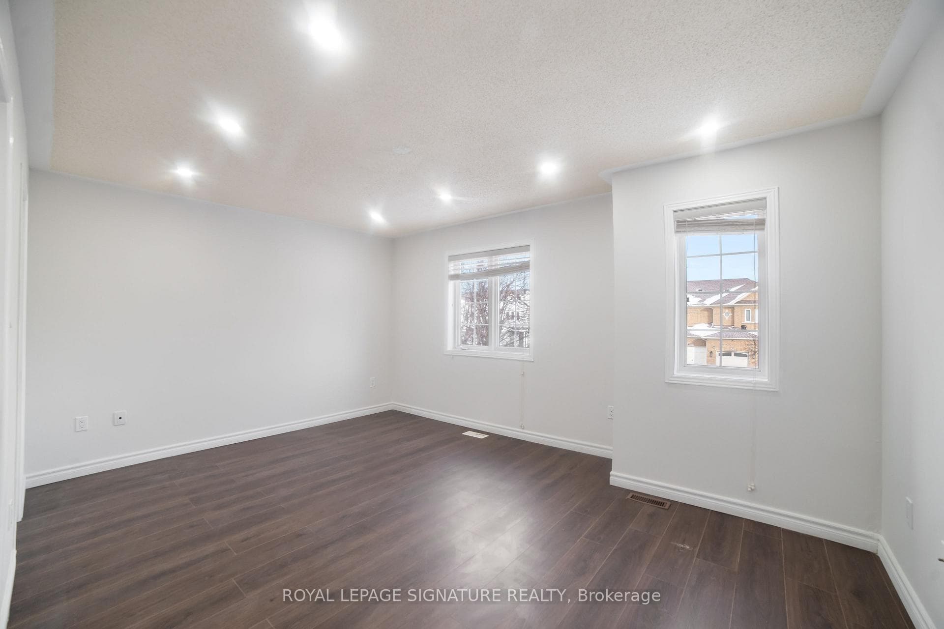 36 Eastport Drive photo 5