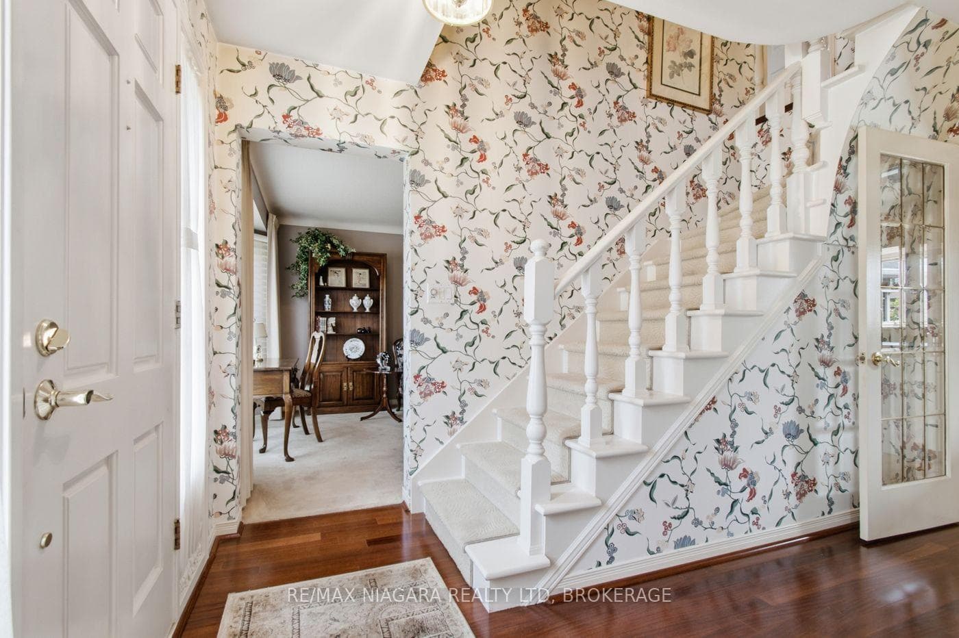 82 Lakeshore Road photo 2