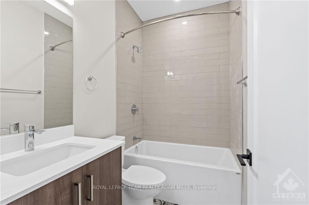 306 LANARK Avenue Unit D photo 18