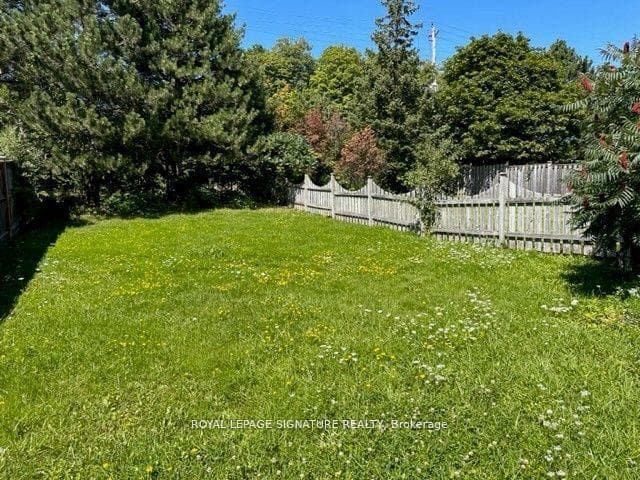276 Benesfort Crescent photo 29