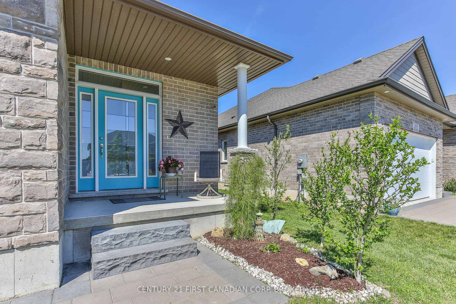 283 Boyd Boulevard photo 3