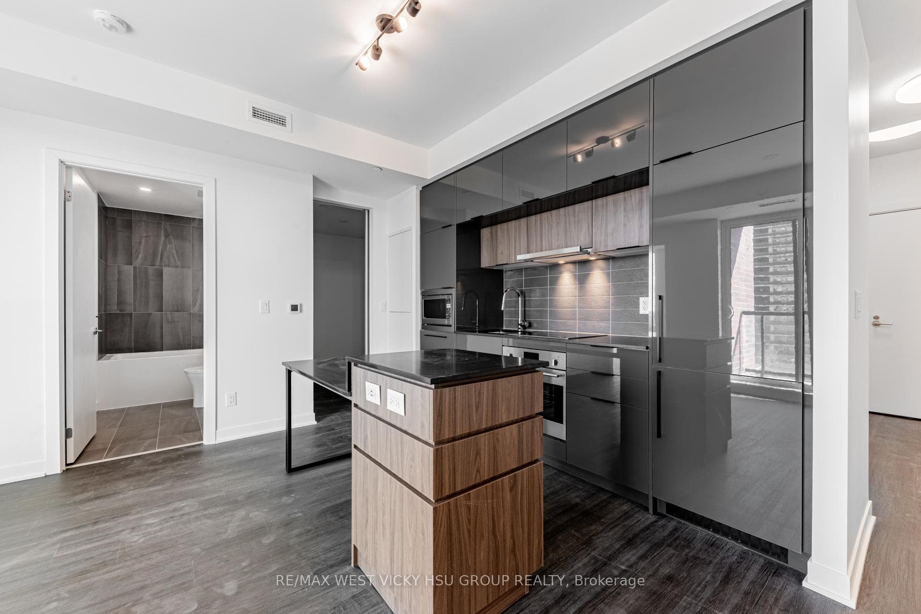 185 Alberta Avenue Unit 810 photo 17
