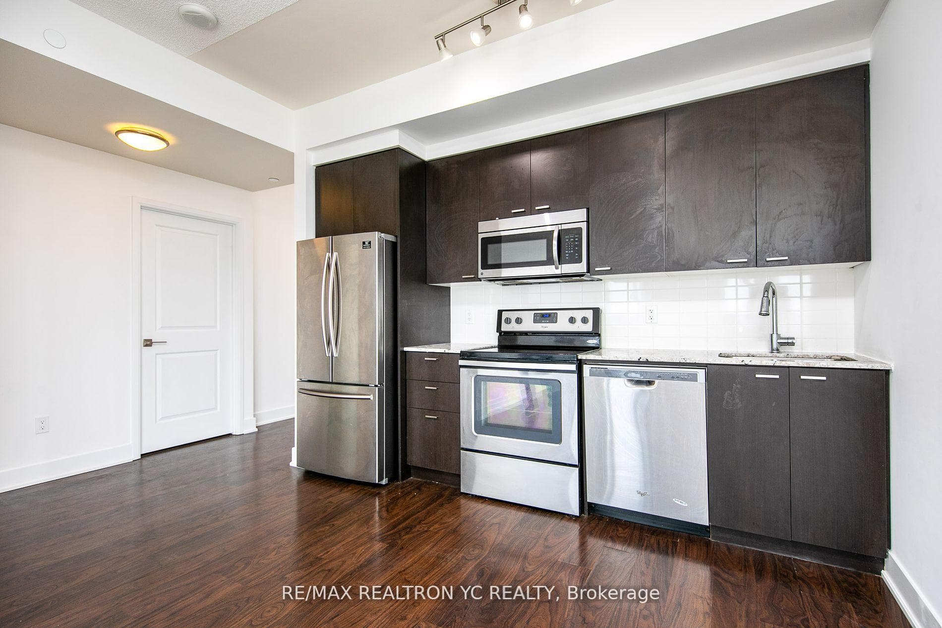 88 Sheppard Avenue Unit 2507 photo 3