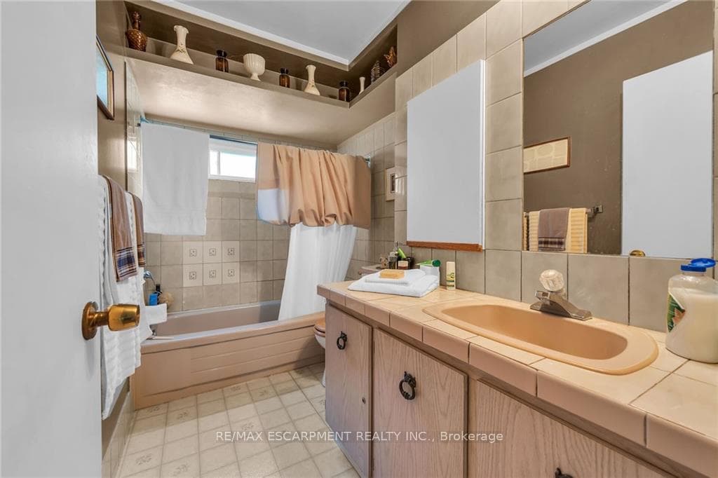243 Forfar Street photo 16