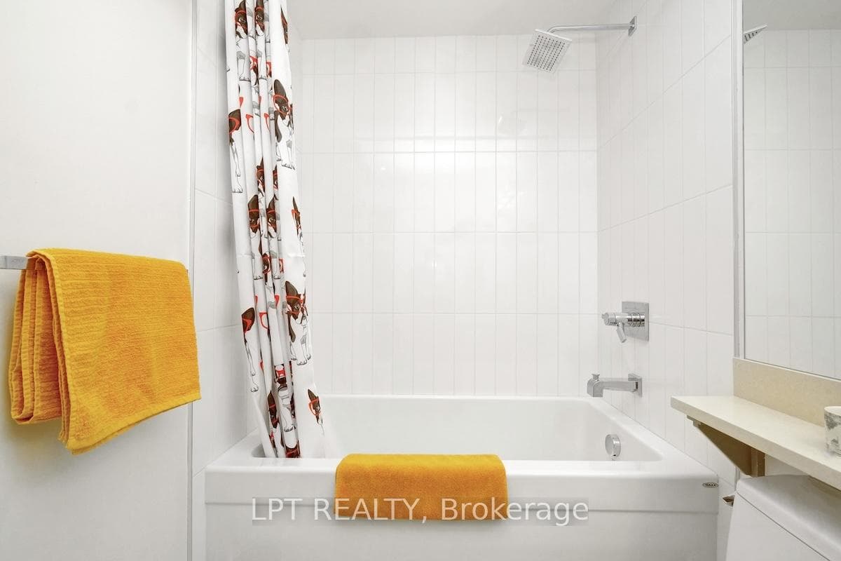 108 Lisgar Street Unit 305 photo 29