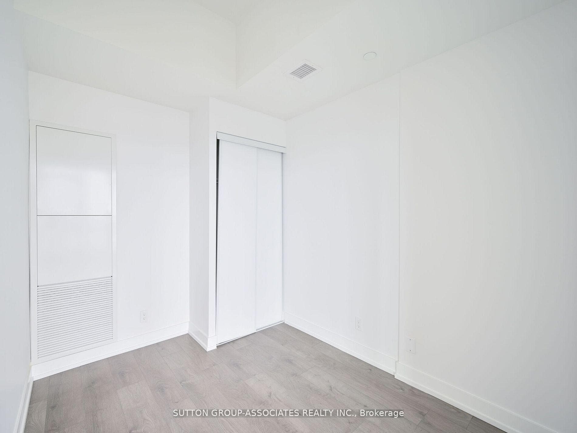 225 Veterans Drive Unit 810 photo 16