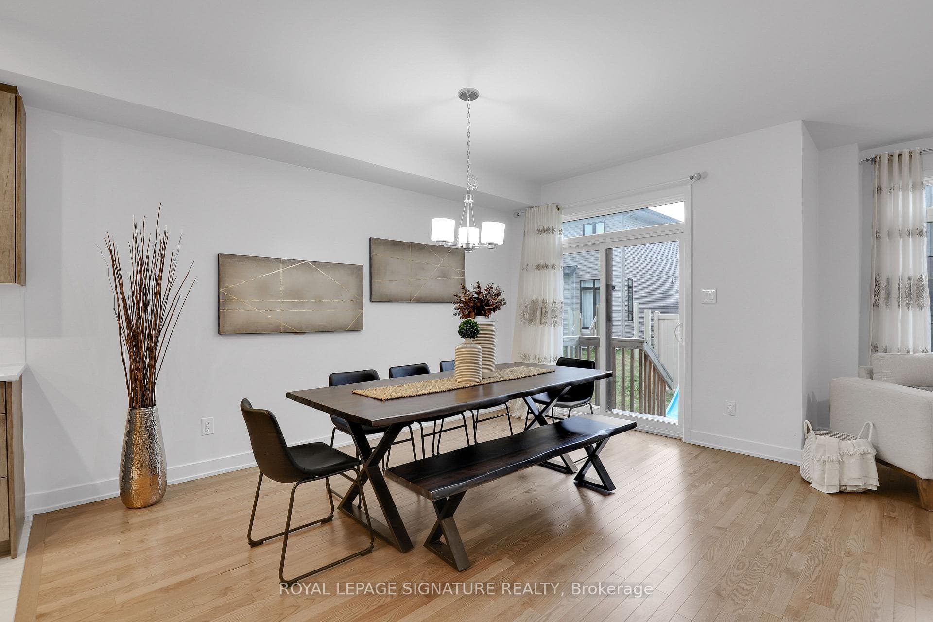 1041 Hydrangea Avenue photo 19