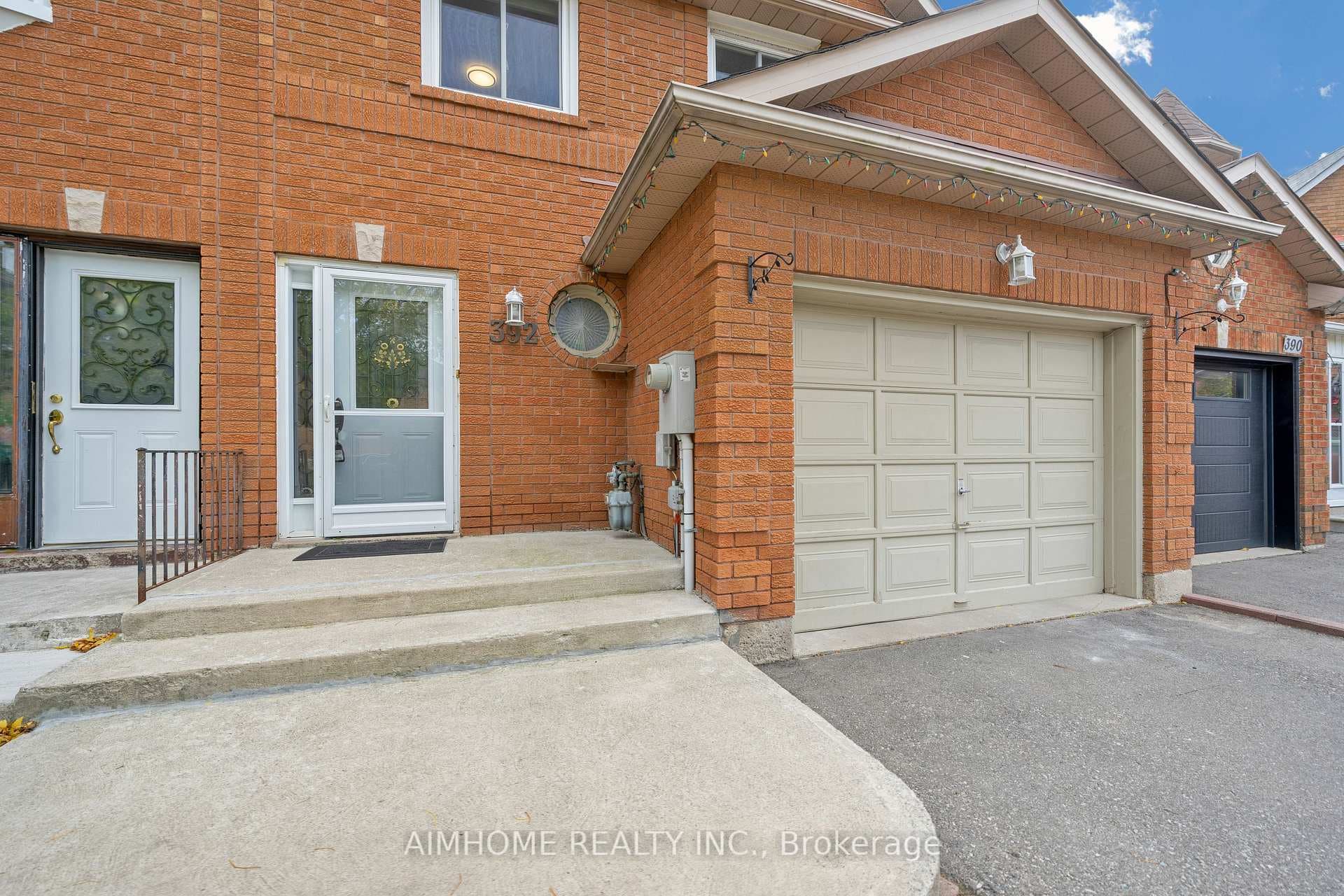392 Wendron Crescent photo 3