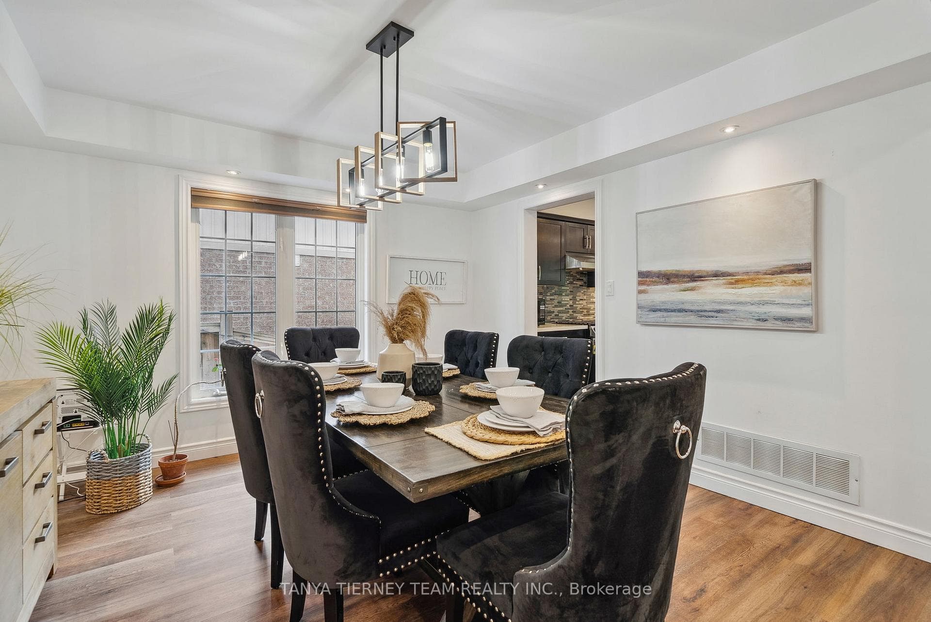 170 Sleeman Square photo 10