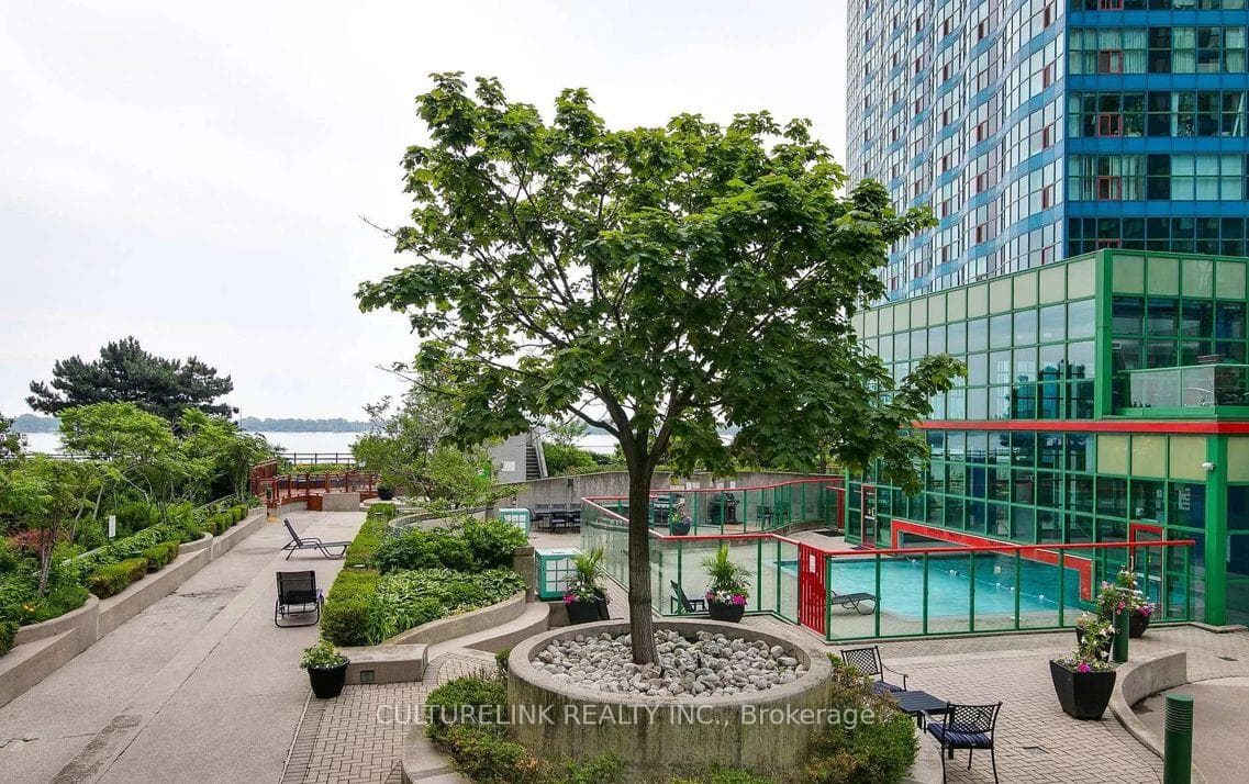 99 Harbour Square Unit 807 photo 22