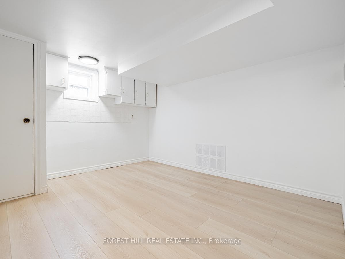 384 Broadway Avenue photo 29
