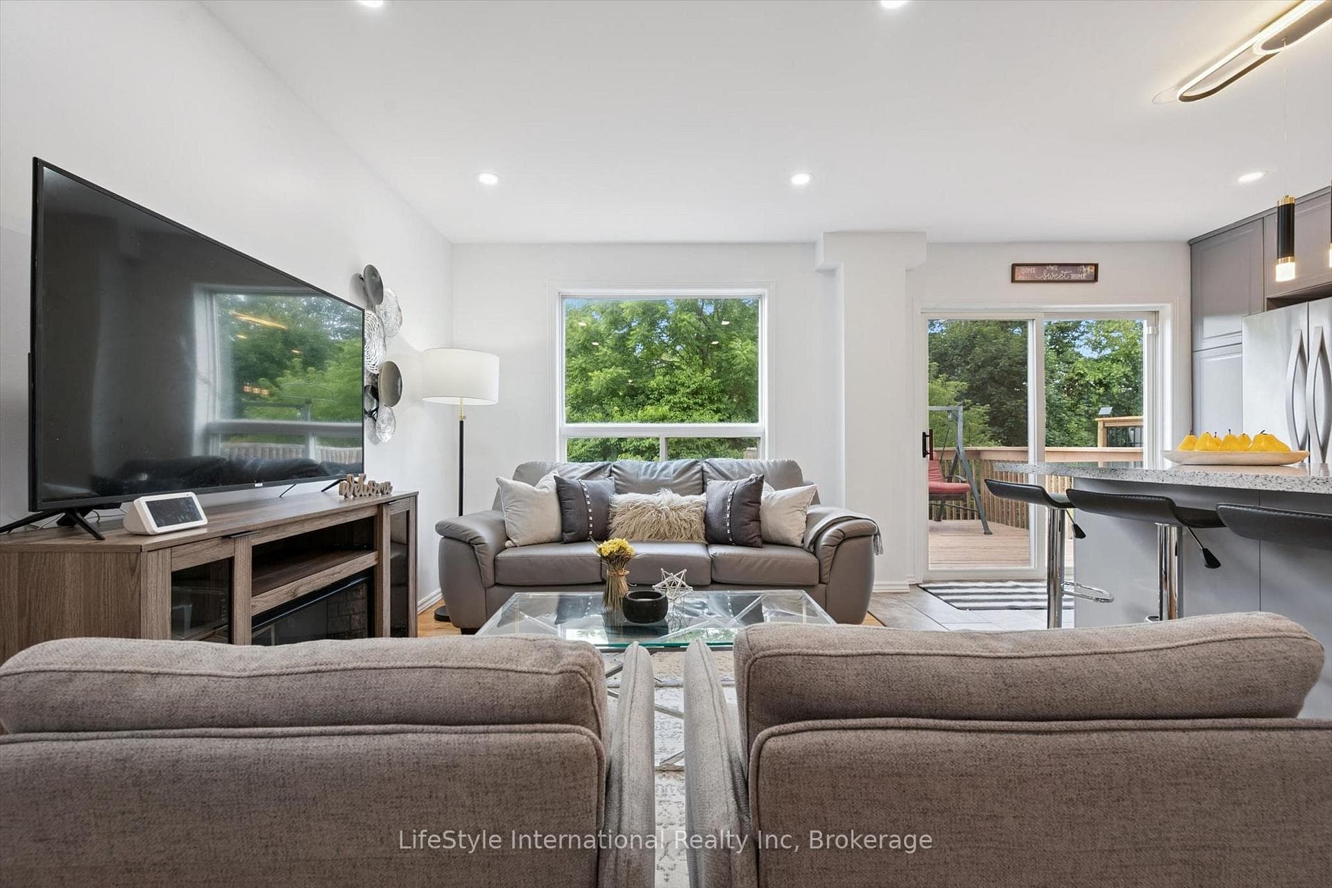 54 Chesterton Lane photo 11
