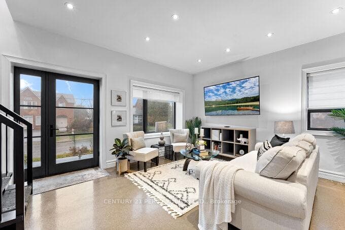 27 Thatcher Avenue photo 6