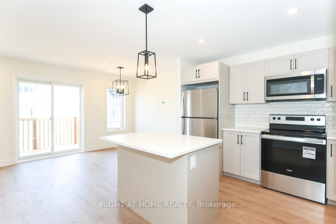 75 WHITCOMB Crescent photo 7