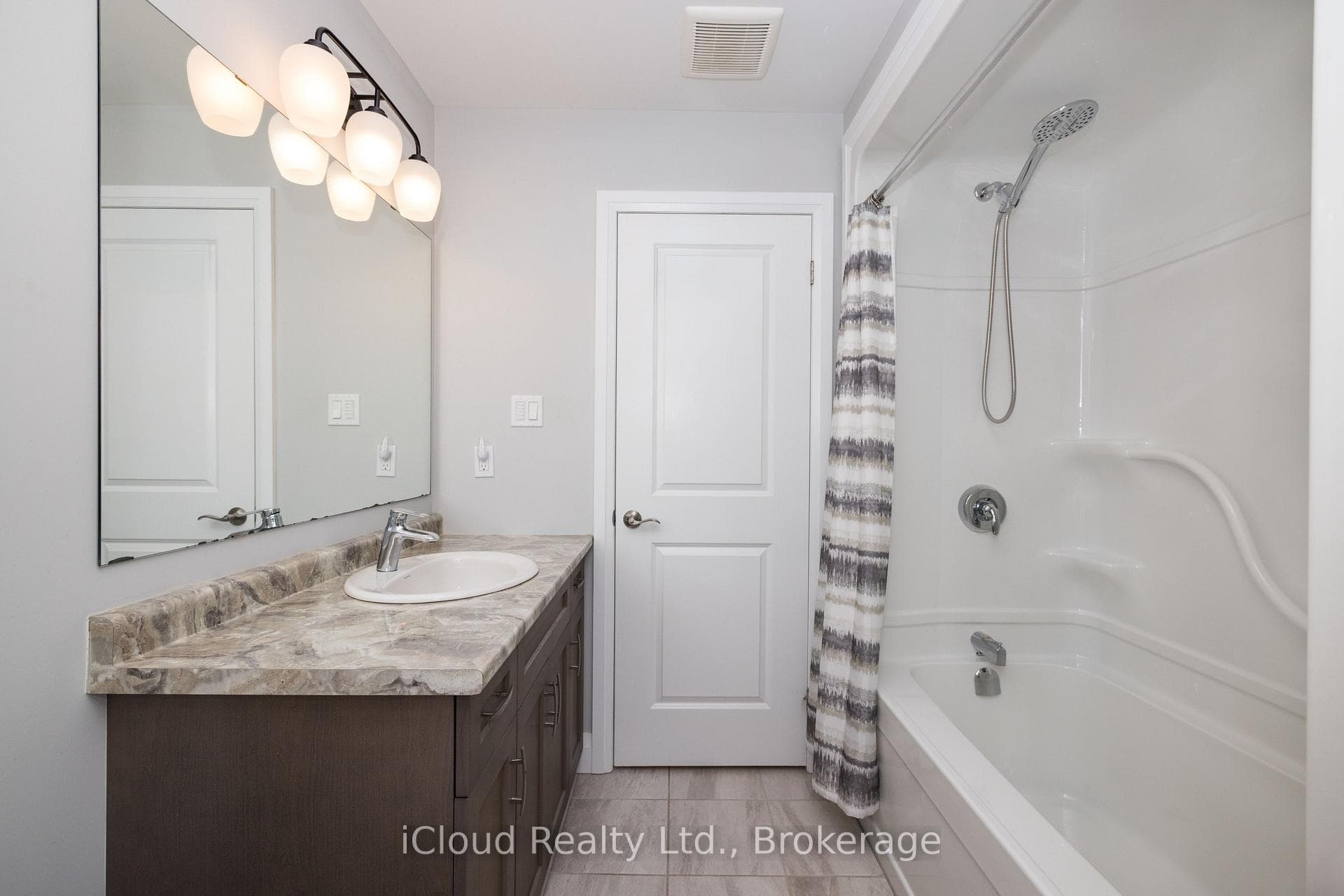 Main Floor 4 pc. Bathroom