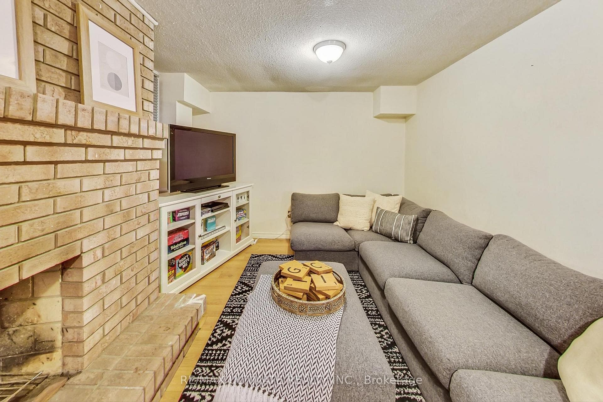 8 Markburn Court photo 23