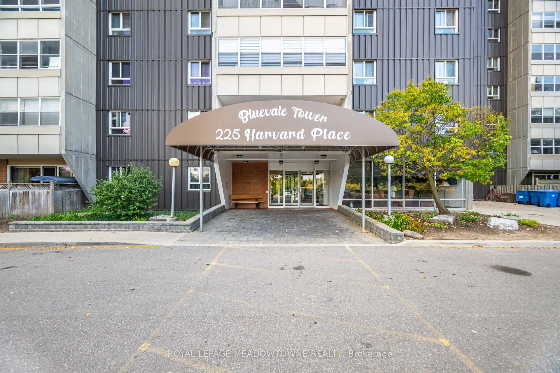 225 Harvard Place Unit 804 photo 2