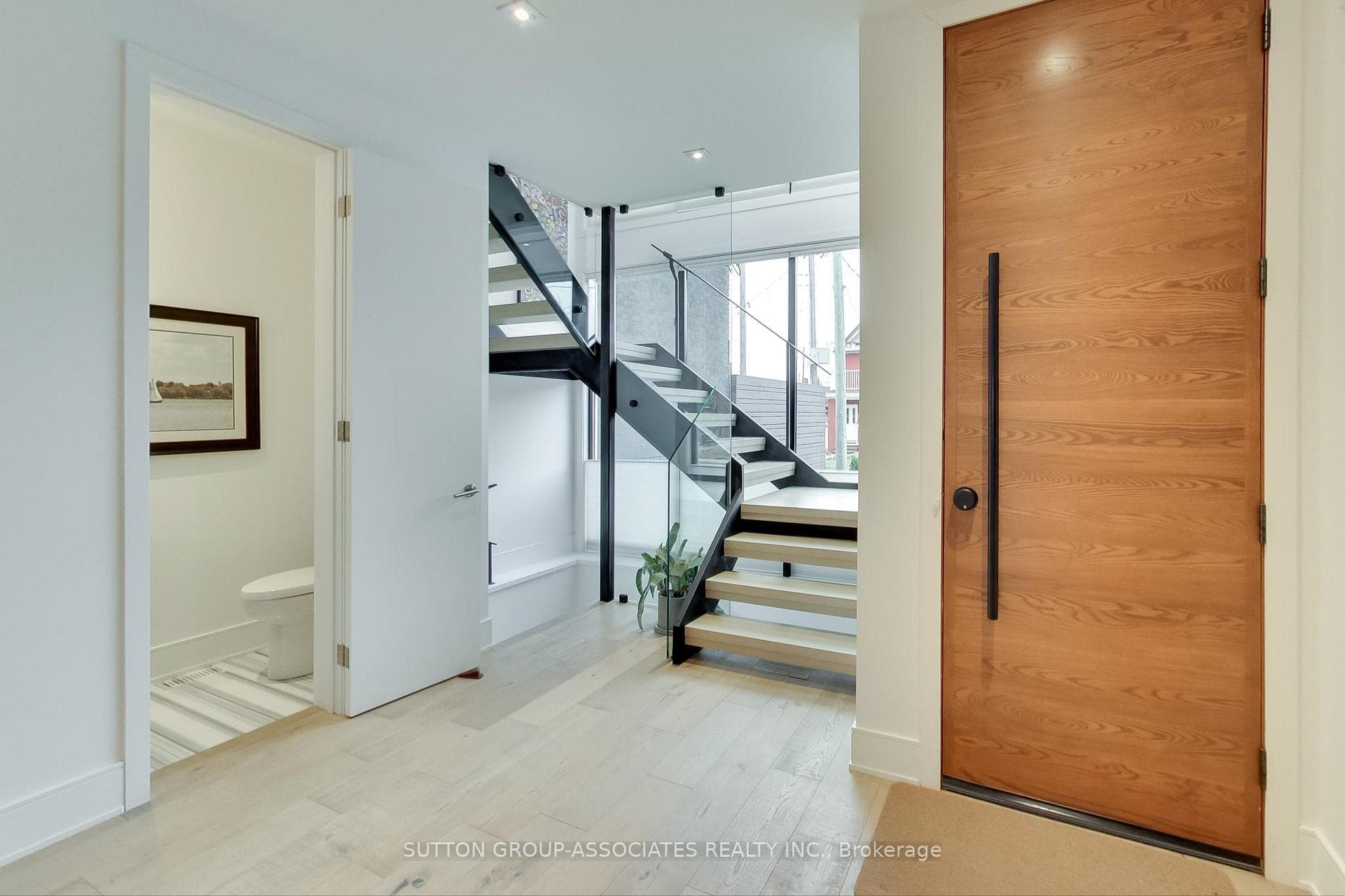 245 Earlscourt Avenue photo 4