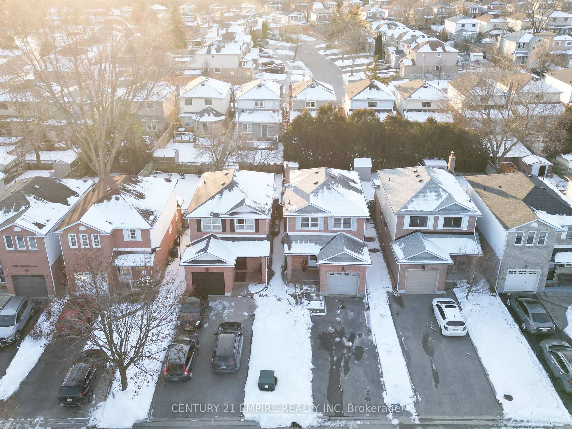 154 Adele Crescent photo 25