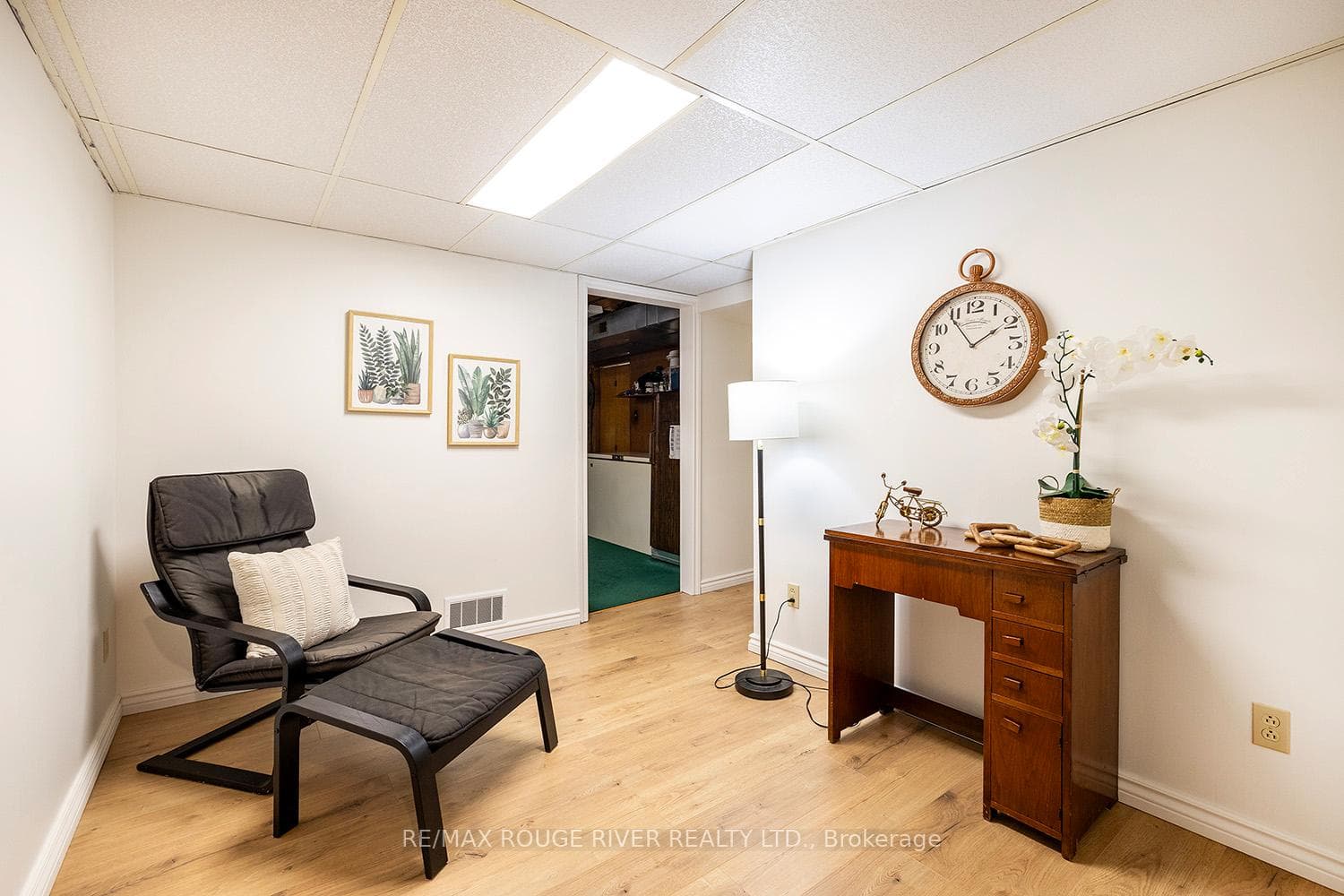 80 Cayuga Avenue photo 15