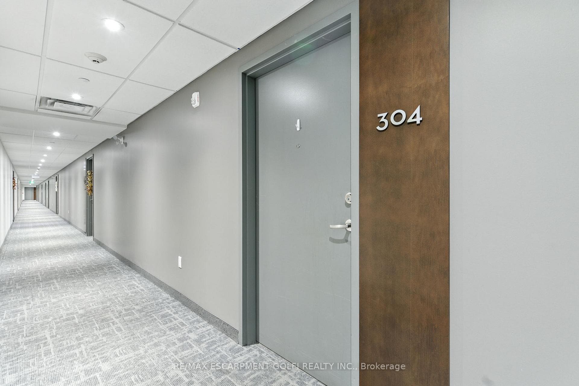 1 Redfern Avenue Unit 304 photo 3