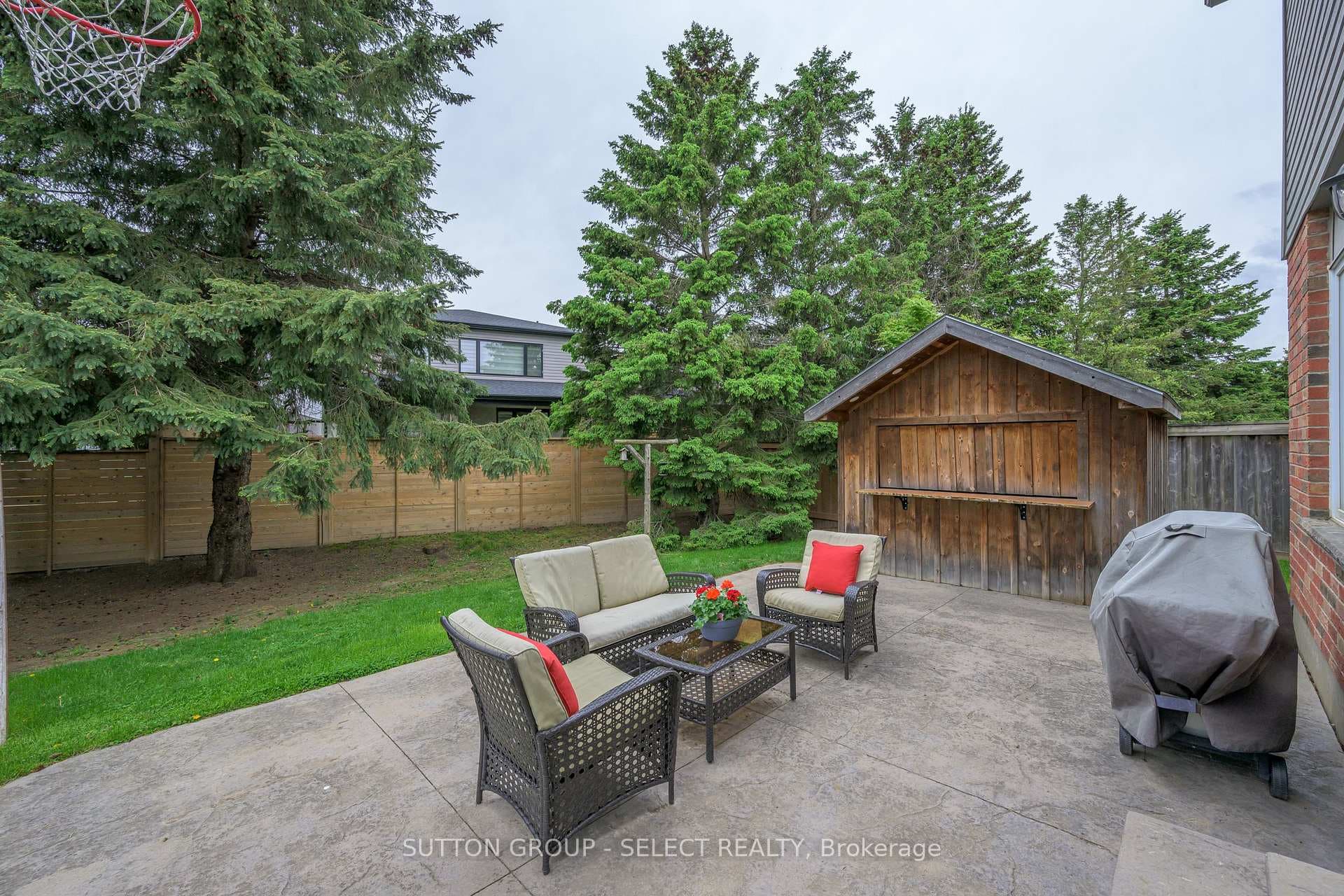 2019 Foxwood Avenue photo 5